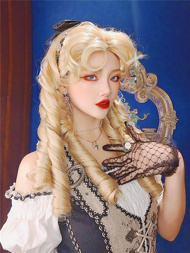 Duke's Daughter Roman Curls Blonde Lolita Wig