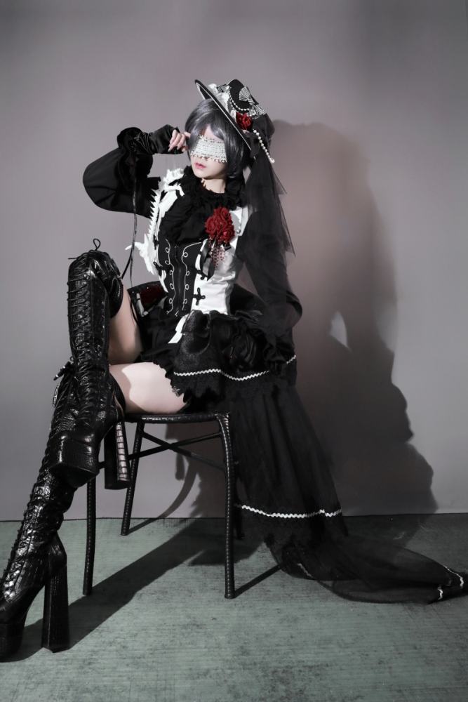XRWY ~Earl of Rose~ Ouji Black White Coat Pants and Blouse