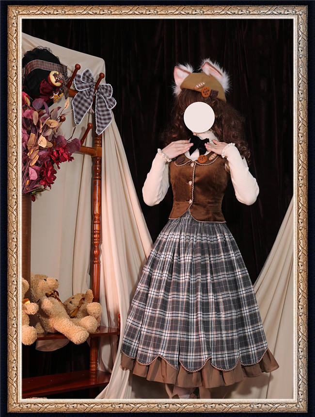 Miss Point ~The Kitty In the Frame Christmas Lolita Vest + Skirt Set  In Stock