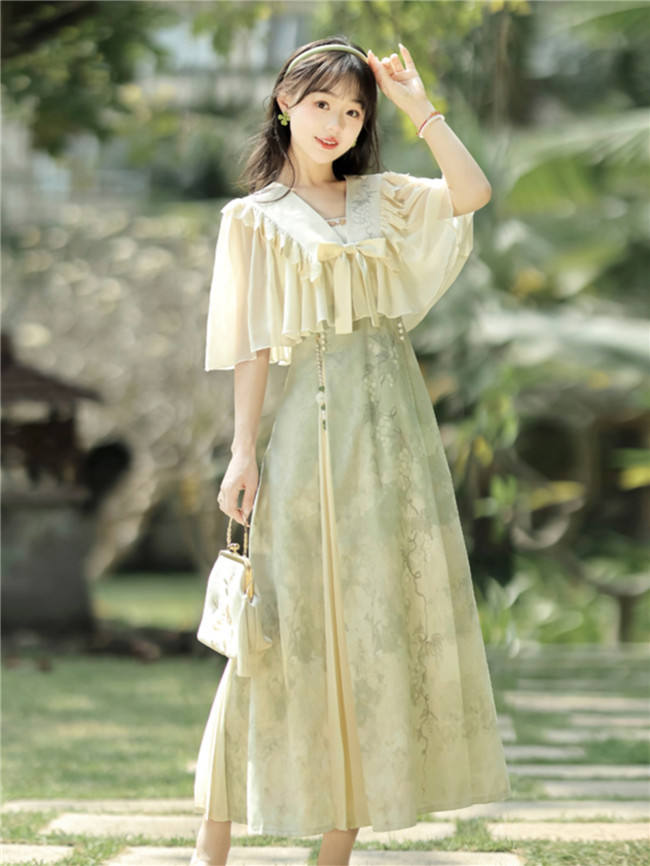 Green Grape Print Hanfu Jumper Dress and Tippet