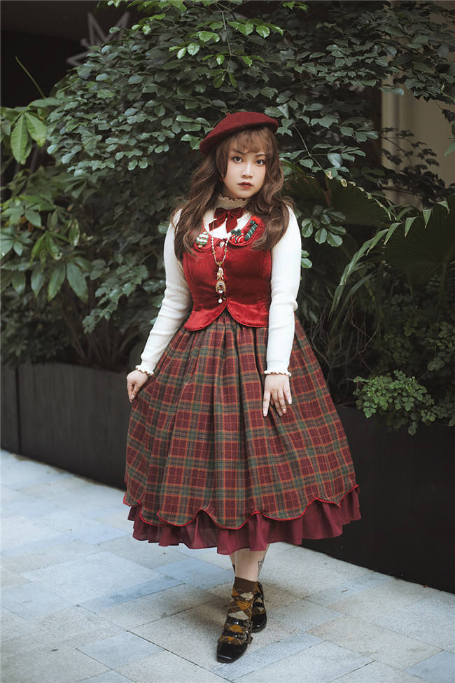 Miss Point ~The Kitty In the Frame Christmas Lolita Vest + Skirt Set  In Stock