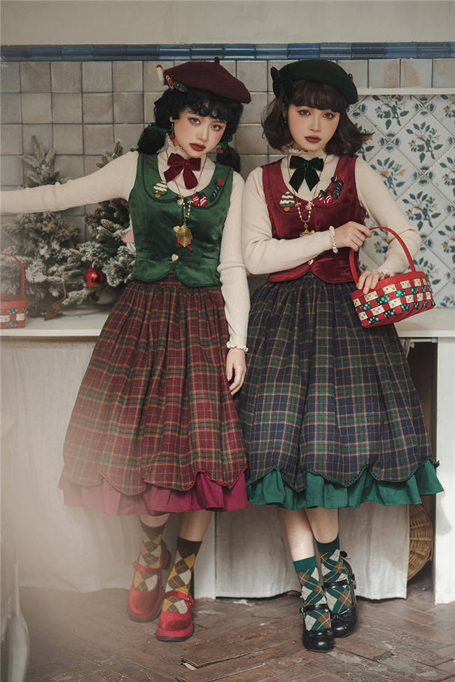 Miss Point ~The Kitty In the Frame Christmas Lolita Vest + Skirt Set  In Stock