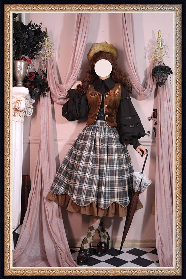 Miss Point ~The Kitty In the Frame Christmas Lolita Vest + Skirt Set  In Stock