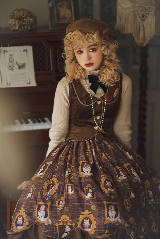Miss Point ~The Kitty In the Frame Christmas Lolita Vest + Skirt Set  In Stock