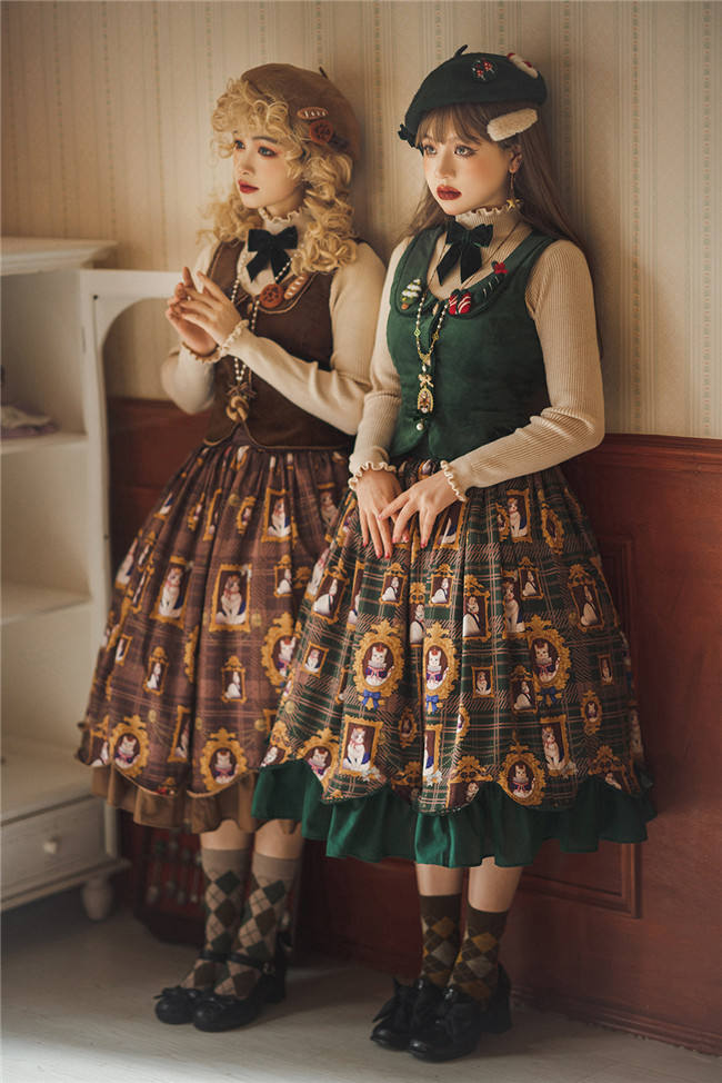 Miss Point ~The Kitty In the Frame Christmas Lolita Vest + Skirt Set  In Stock