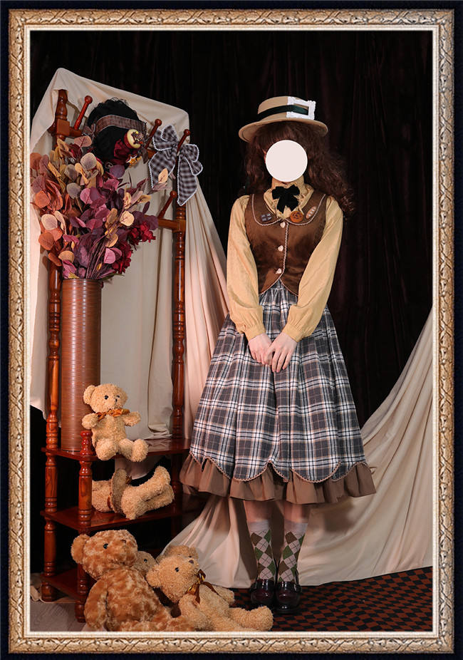 Miss Point ~The Kitty In the Frame Christmas Lolita Vest + Skirt Set  In Stock