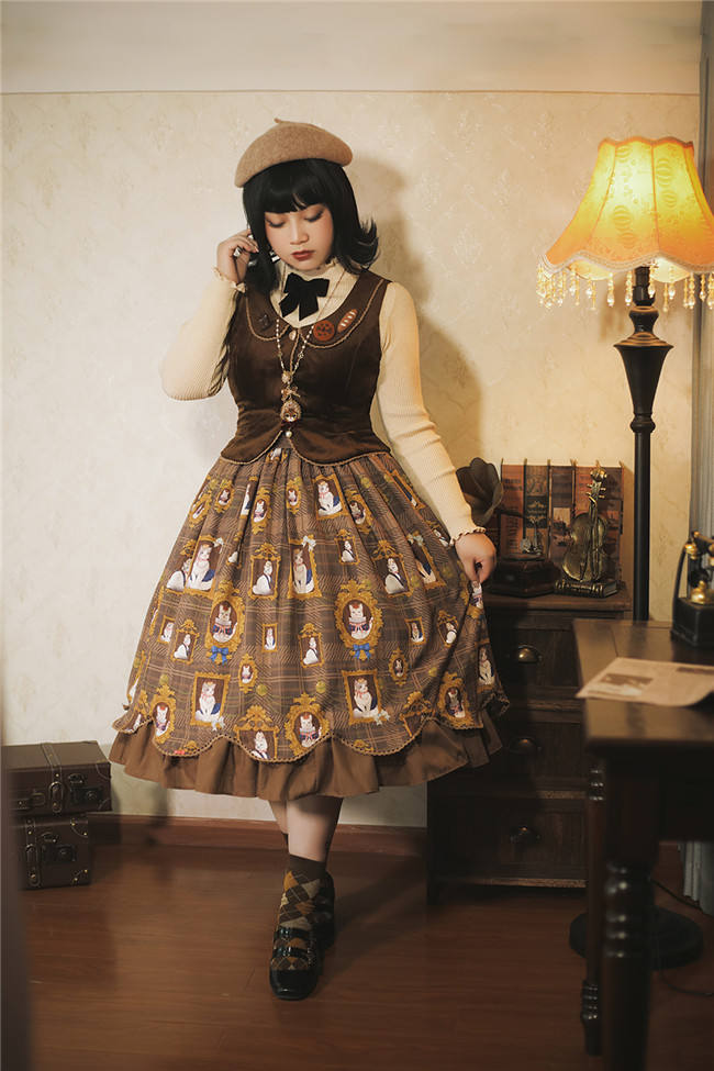 Miss Point ~The Kitty In the Frame Christmas Lolita Vest + Skirt Set  In Stock