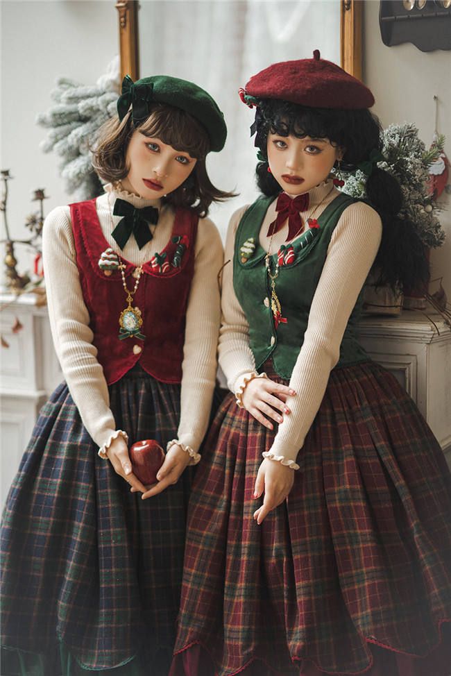 Miss Point ~The Kitty In the Frame Christmas Lolita Vest + Skirt Set  In Stock