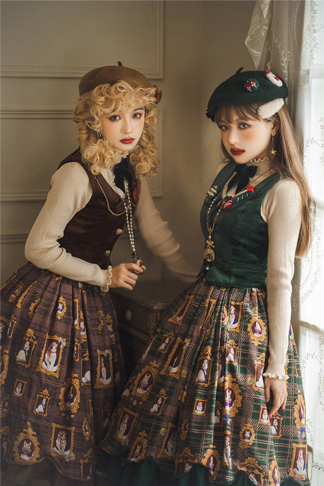 Miss Point ~The Kitty In the Frame Christmas Lolita Vest + Skirt Set  In Stock