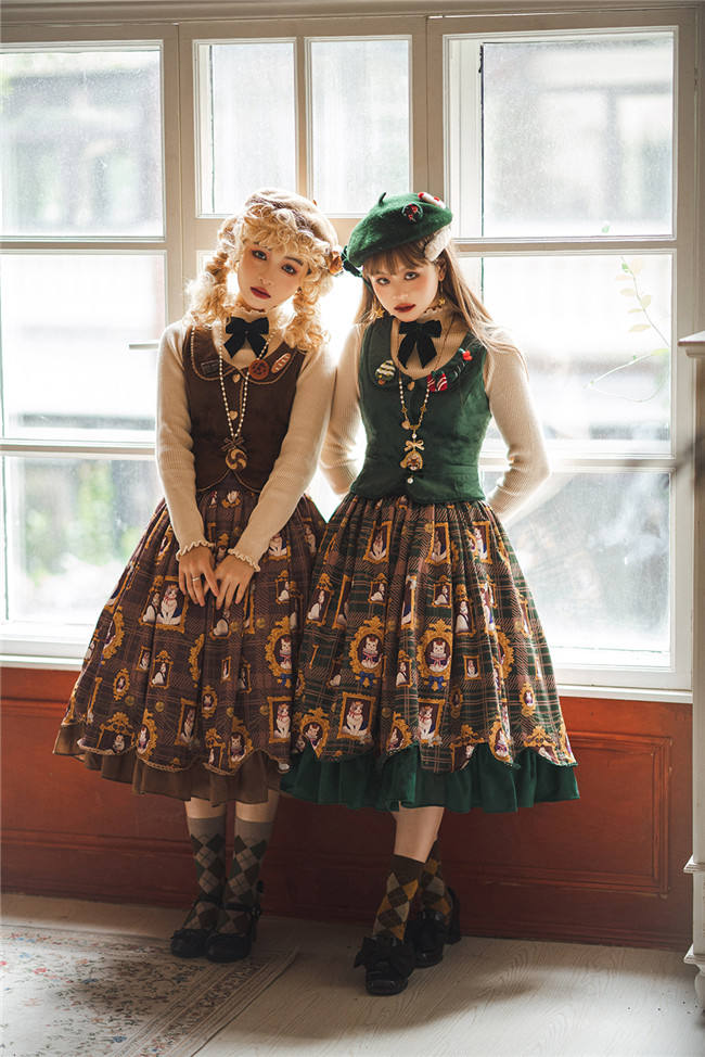 Miss Point ~The Kitty In the Frame Christmas Lolita Vest + Skirt Set  In Stock