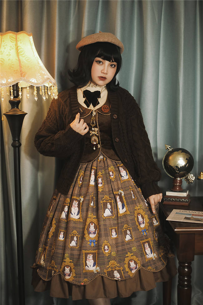 Miss Point ~The Kitty In the Frame Christmas Lolita Vest + Skirt Set  In Stock
