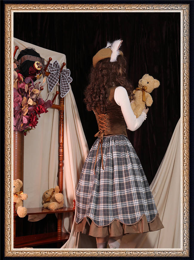 Miss Point ~The Kitty In the Frame Christmas Lolita Vest + Skirt Set  In Stock