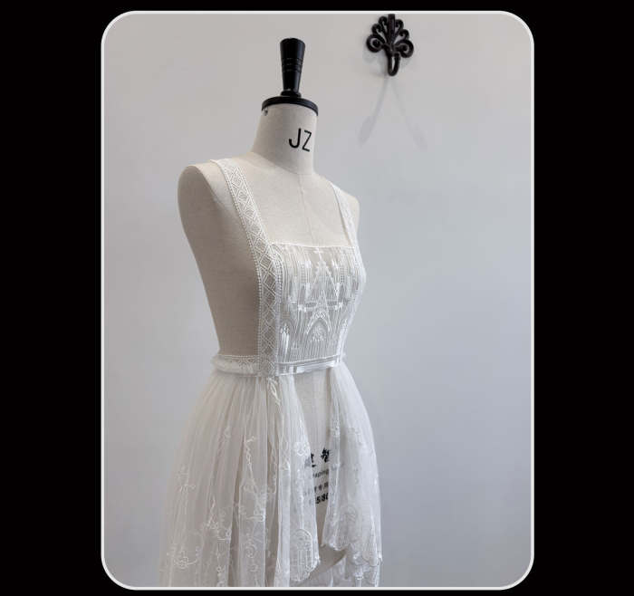 Susin ~Mass of Bone~ Gothic Embroidery Assymtrical Apron