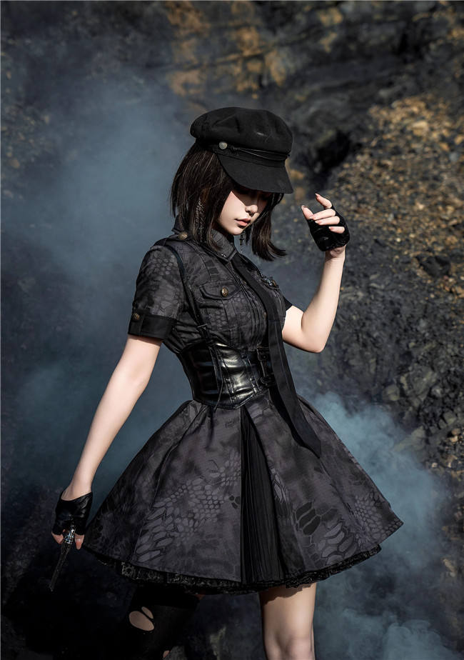 Your Highness Blood Rose Military Lolita Dress, Corset, Necktie and Medal