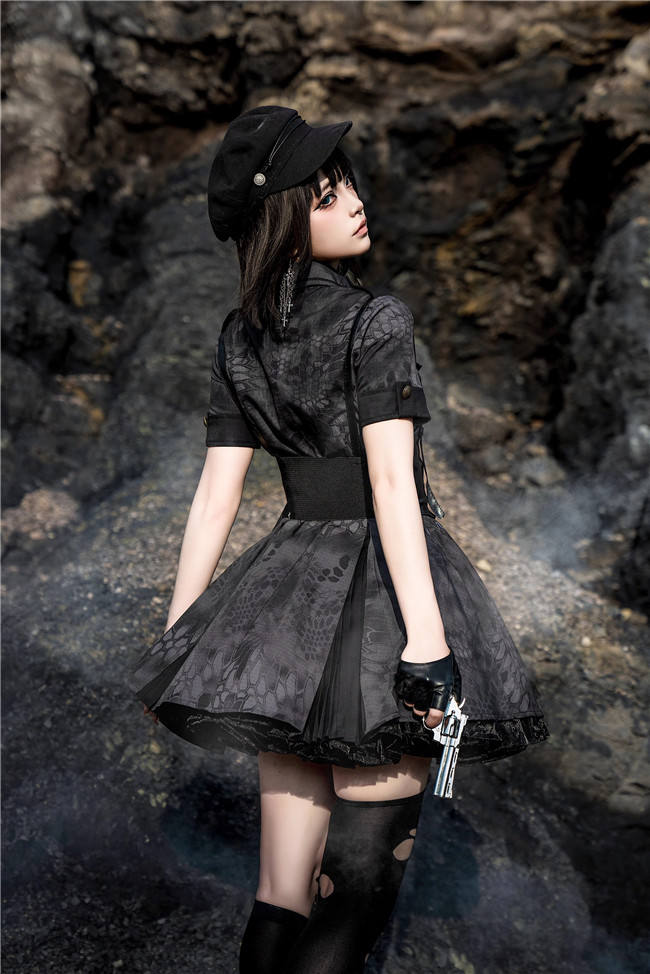 Your Highness Blood Rose Military Lolita Dress, Corset, Necktie and Medal
