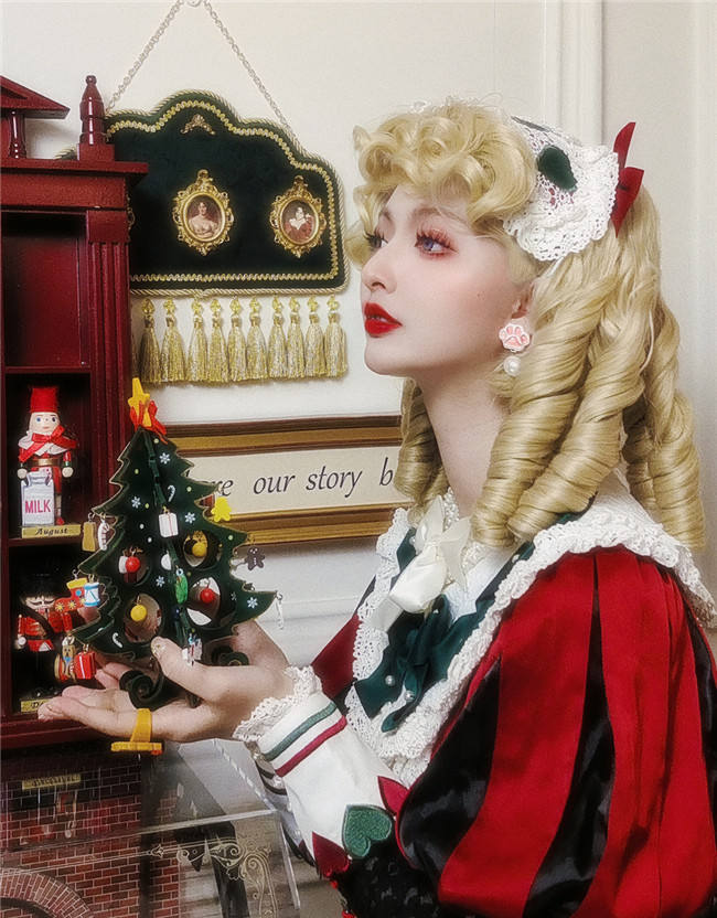 Elizabeth Roman Curls Blonde Lolita Wigs