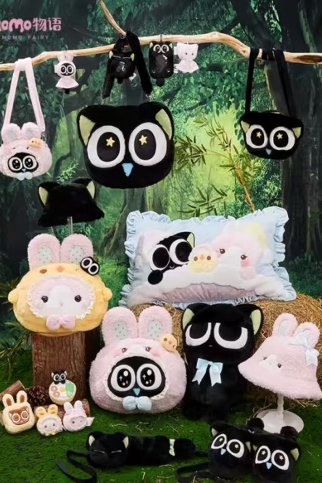 Momo and Luo Xiaohei Collaborated Bag Slippers and Pendant