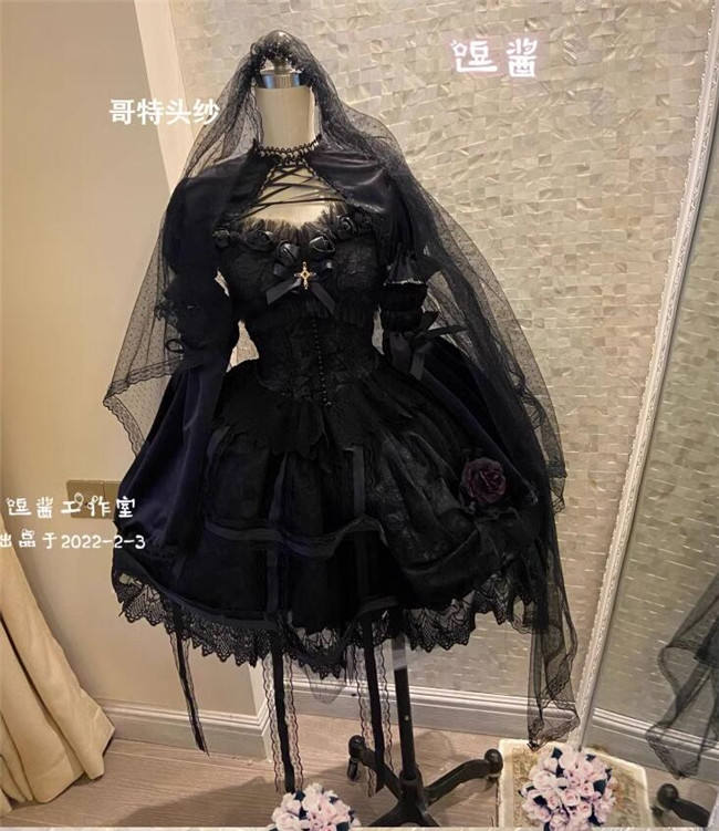 A Cage of Roses Elegant Gothic Lolita Dress and Accessories
