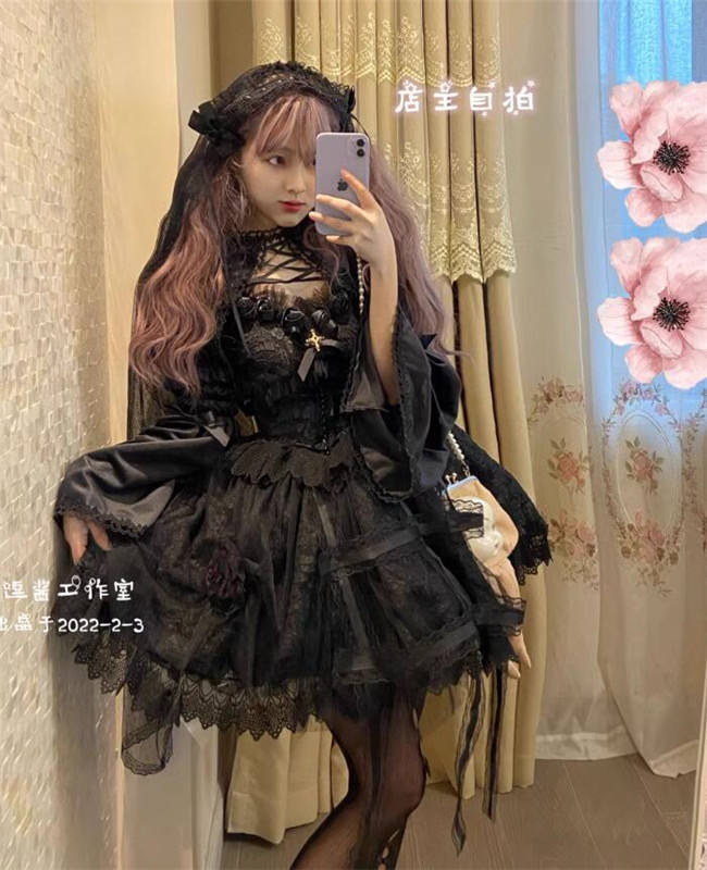 A Cage of Roses Elegant Gothic Lolita Dress and Accessories