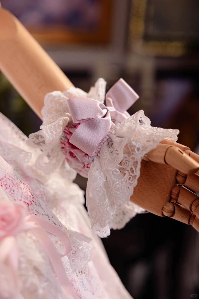 Bramble Rose ~The Roses in the Palace~ Lolita Wristcuffs Choker and Flower Ball