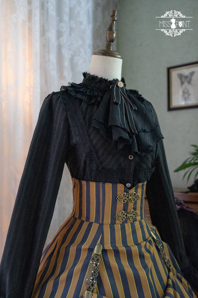 Miss Point ~The Pointe Estate Vintage Lolita Blouse