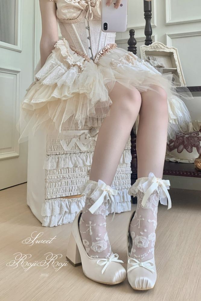 Roji Wrapping Roses Summer Lolita Short Socks