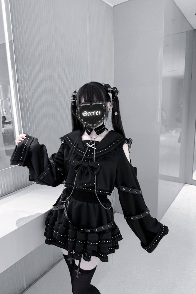 Bug Starting Snake Print Jirai Kei Top and Skirt