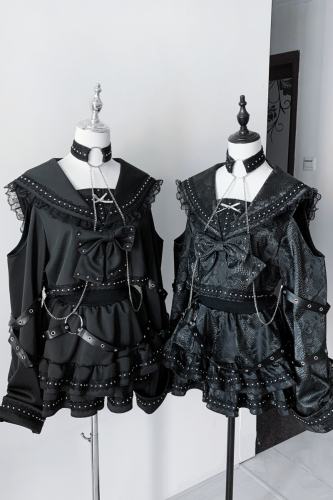 Bug Starting Snake Print Jirai Kei Top and Skirt
