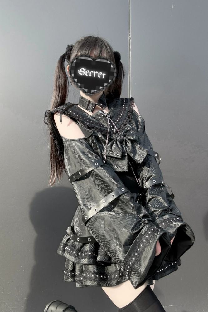 Bug Starting Snake Print Jirai Kei Top and Skirt