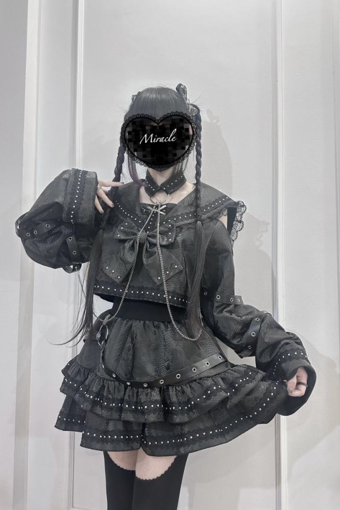 Bug Starting Snake Print Jirai Kei Top and Skirt