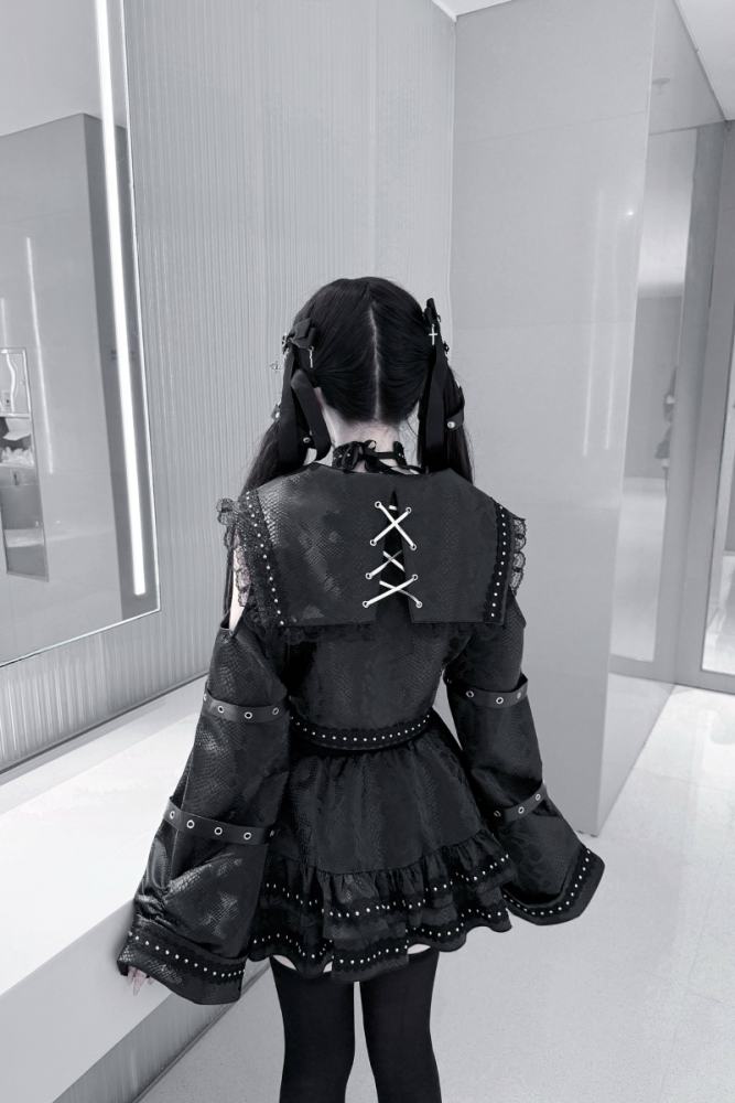 Bug Starting Snake Print Jirai Kei Top and Skirt