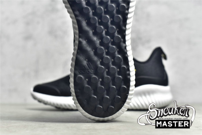 ADIDAS ALPHACOMFY SHOES CORE BLACK/CLOUD WHITE/GOLD GZ3464