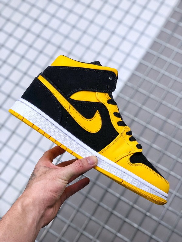 Air Jordan 1 Mid Shoes