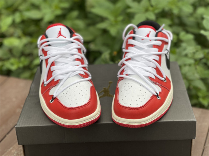 Air Jordan 1 Low Chicago red