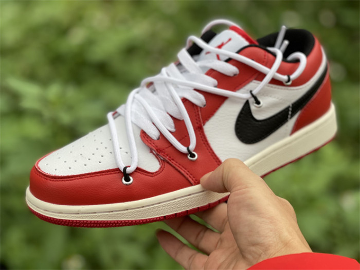 Air Jordan 1 Low Chicago red