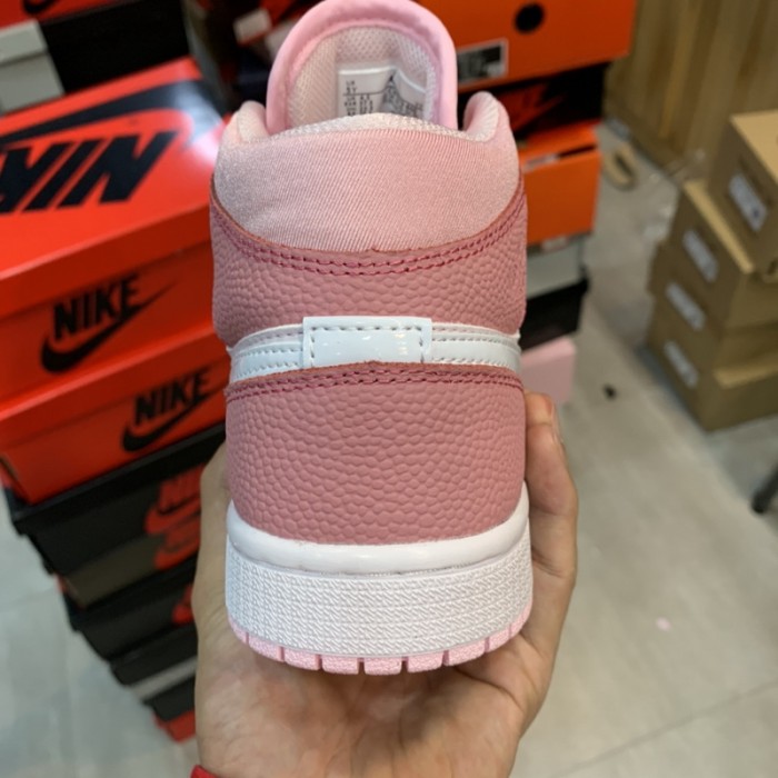 Air Jordan 1 Mid “Digital Pink