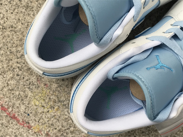 Air Jordan 1 Low SE 'Reverse Ice Blue'