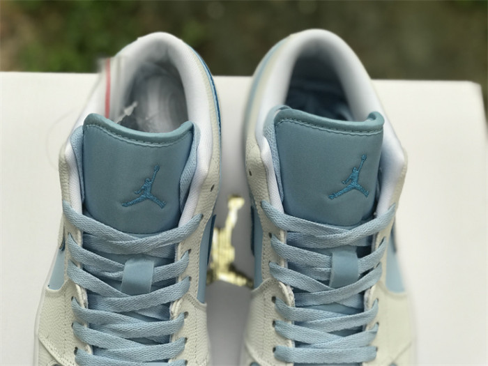 Air Jordan 1 Low SE 'Reverse Ice Blue'