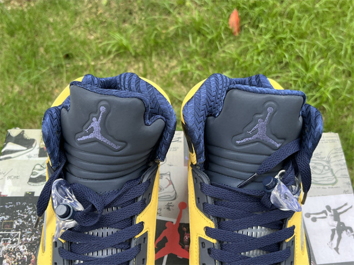 Jordan 5 Retro Michigan