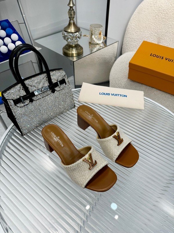 LV women Sandals 1：1 Quality-810