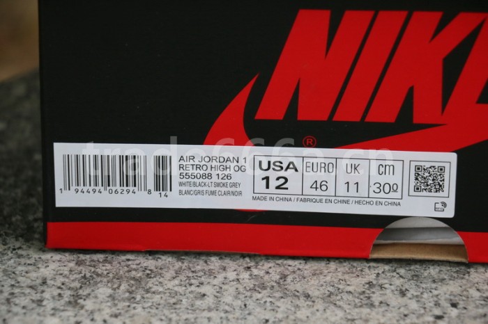 Authentic Air Jordan 1 High OG“ Light Smoke Grey”