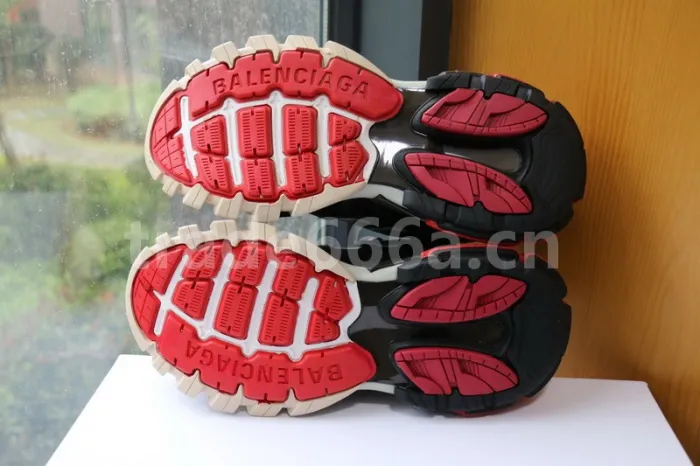 B 17FW Tripe-S High End Sneaker-052