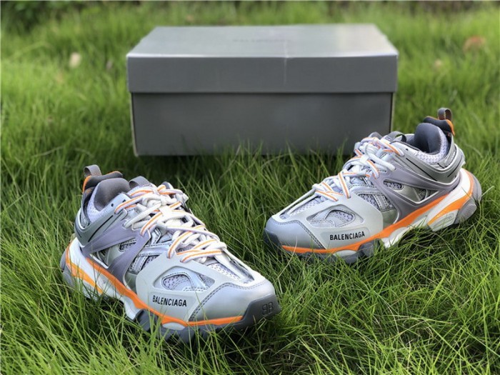 B 17FW Tripe-S High End Sneaker-147