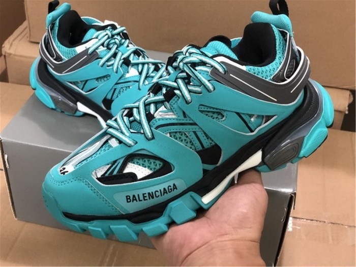 B 17FW Tripe-S High End Sneaker-146