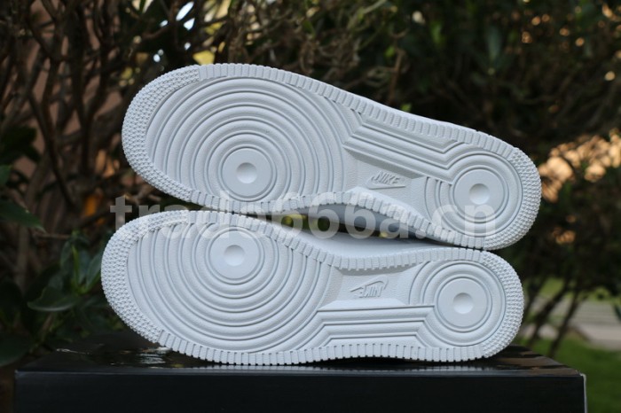 Authentic Supreme x Nike Air Force 1 Low