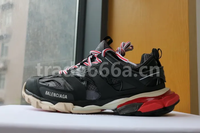 B 17FW Tripe-S High End Sneaker-052