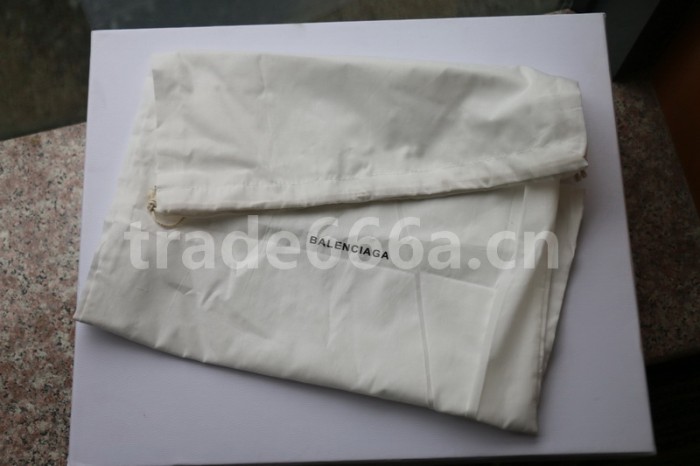 B 17FW Tripe-S High End Sneaker-052