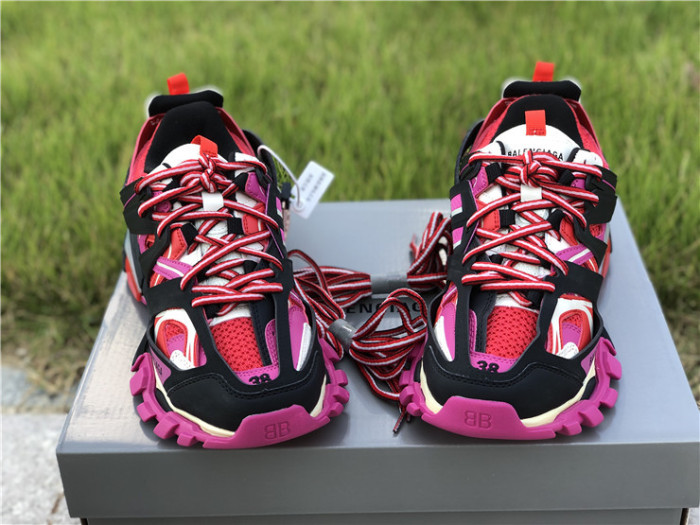 B 17FW Tripe-S High End Sneaker-102