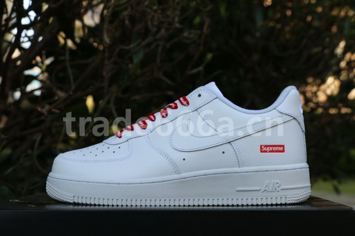 Authentic Supreme x Nike Air Force 1 Low