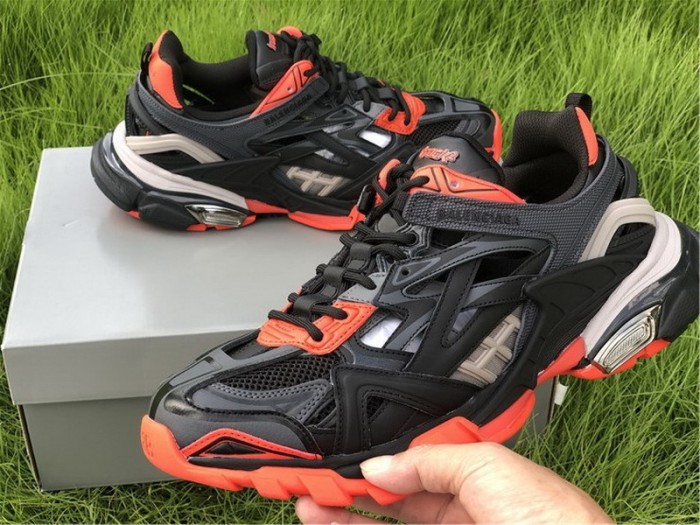 B 17FW Tripe-S High End Sneaker-149